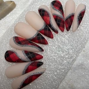 Long stiletto presson nails